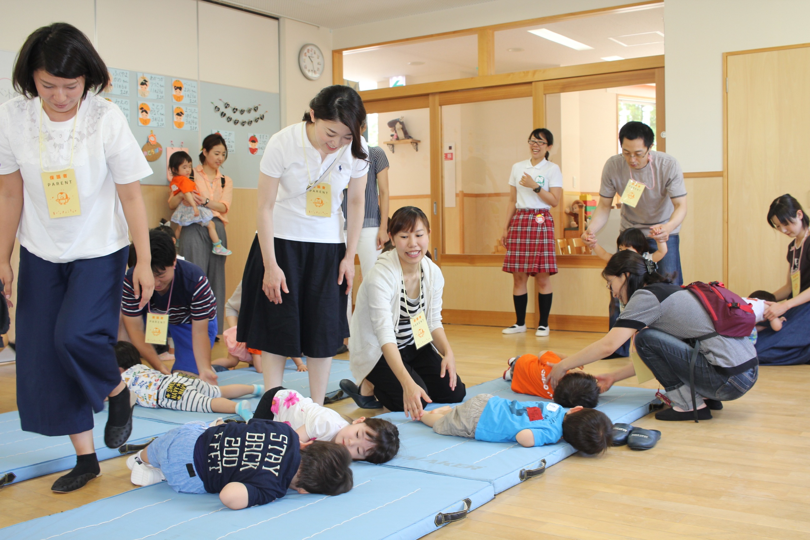 ちびっこ幼稚園 英会話 親子体操 16 6 18 久留米あかつき幼稚園 先生ブログ